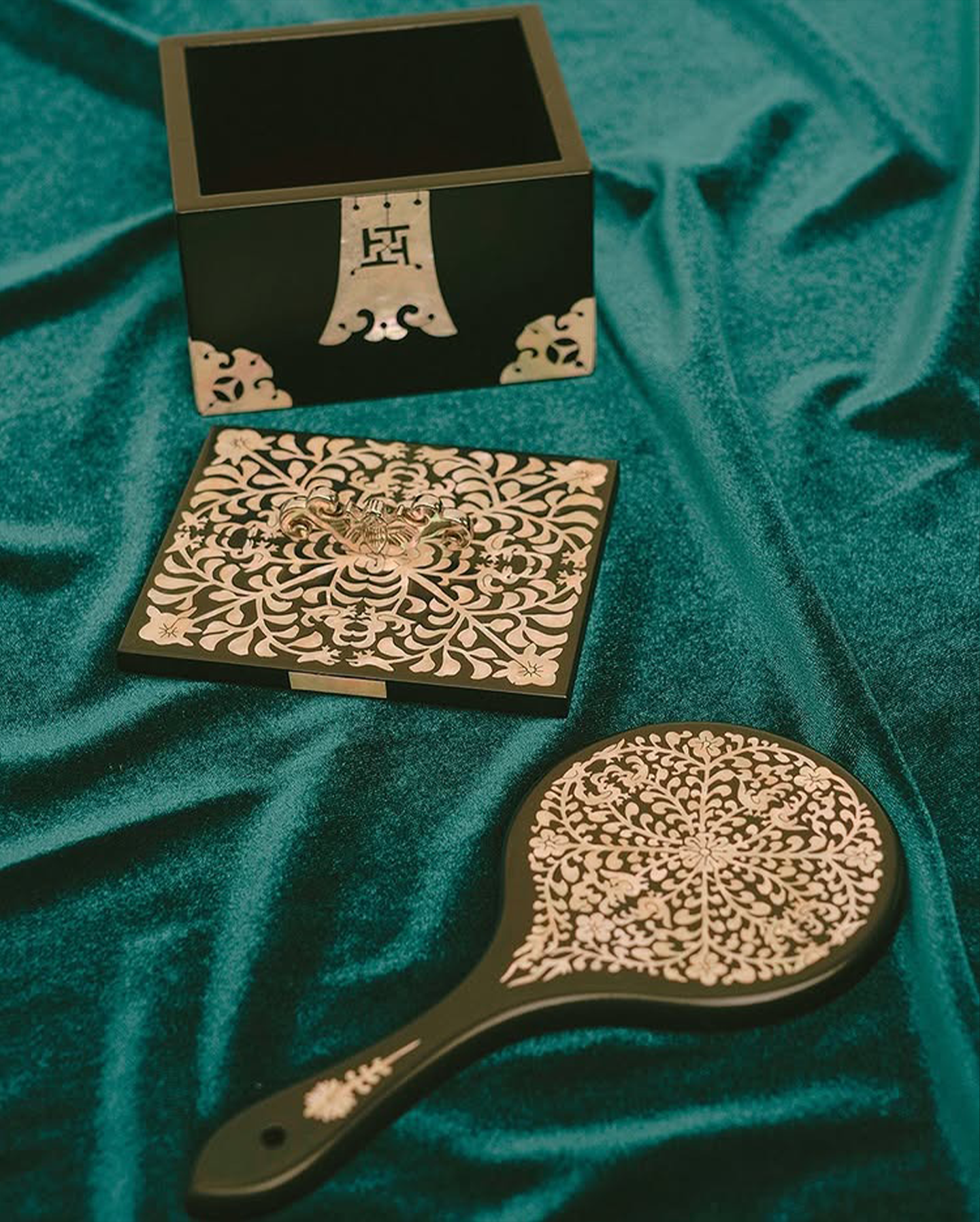 Miroir à main en nacre