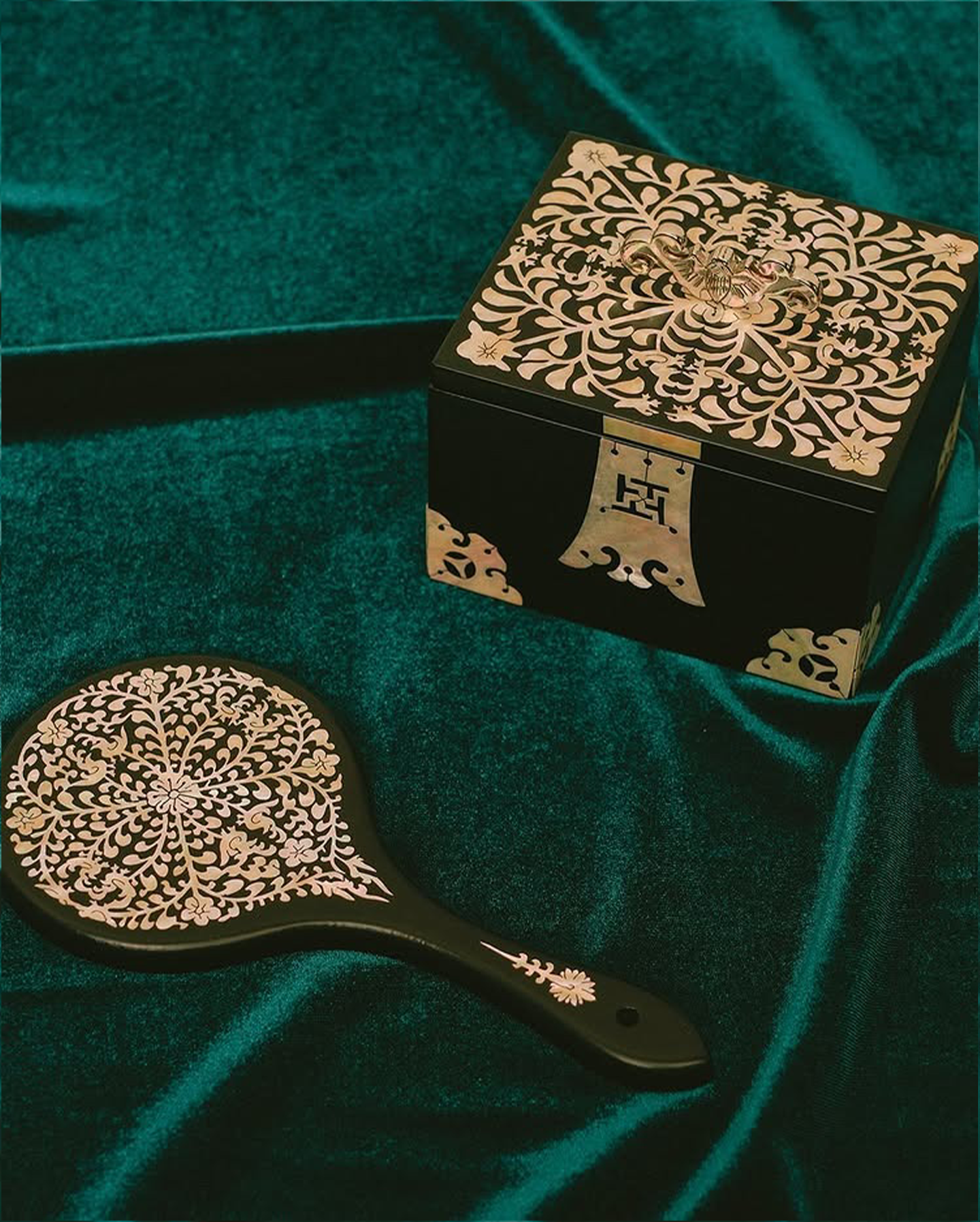 Miroir à main en nacre