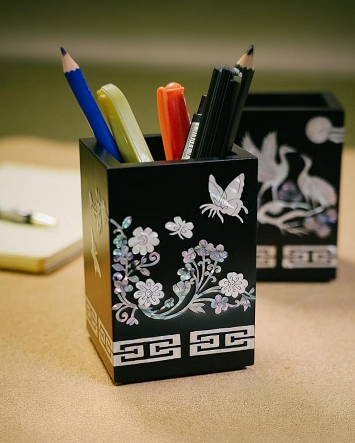 Pot à crayons en nacre – Papillons