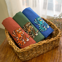Mouchoir brodé Tigre et Pie